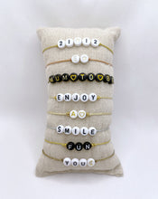 Charger l'image dans la galerie, Bracelet Word - personnalisable (fil métallisé)