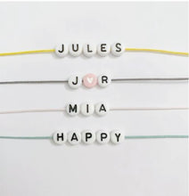 Charger l'image dans la galerie, Bracelet Word enfants - personnalisable (perle blanche)