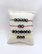 Charger l'image dans la galerie, Bracelet Word enfants - personnalisable (perle noir)
