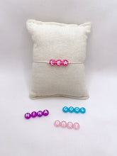 Charger l'image dans la galerie, Bracelet Word enfants - personnalisable (perle de couleur)

