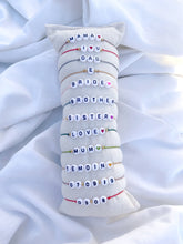 Charger l'image dans la galerie, Bracelet Word - personnalisable (perle fond blanc, texte noir)
